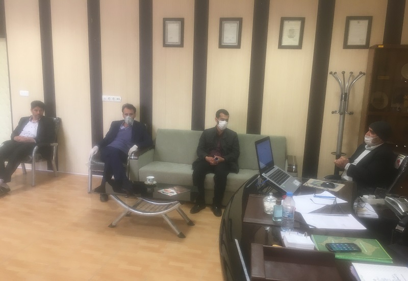 تصویر برگزاری جلسۀ هماهنگی تهیّۀ مواد ضدعفونی کنندۀ دست و ماسک برای دانشجویان دکتری